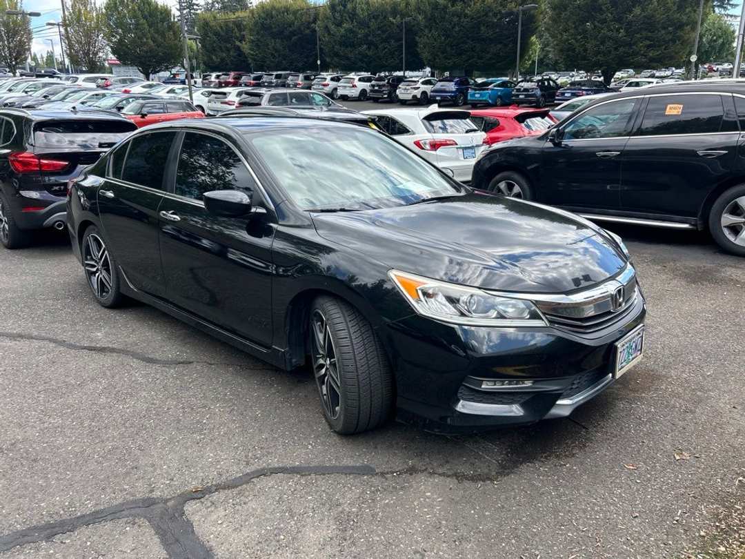 2017 Honda Accord Sport Special Edition - Image 2