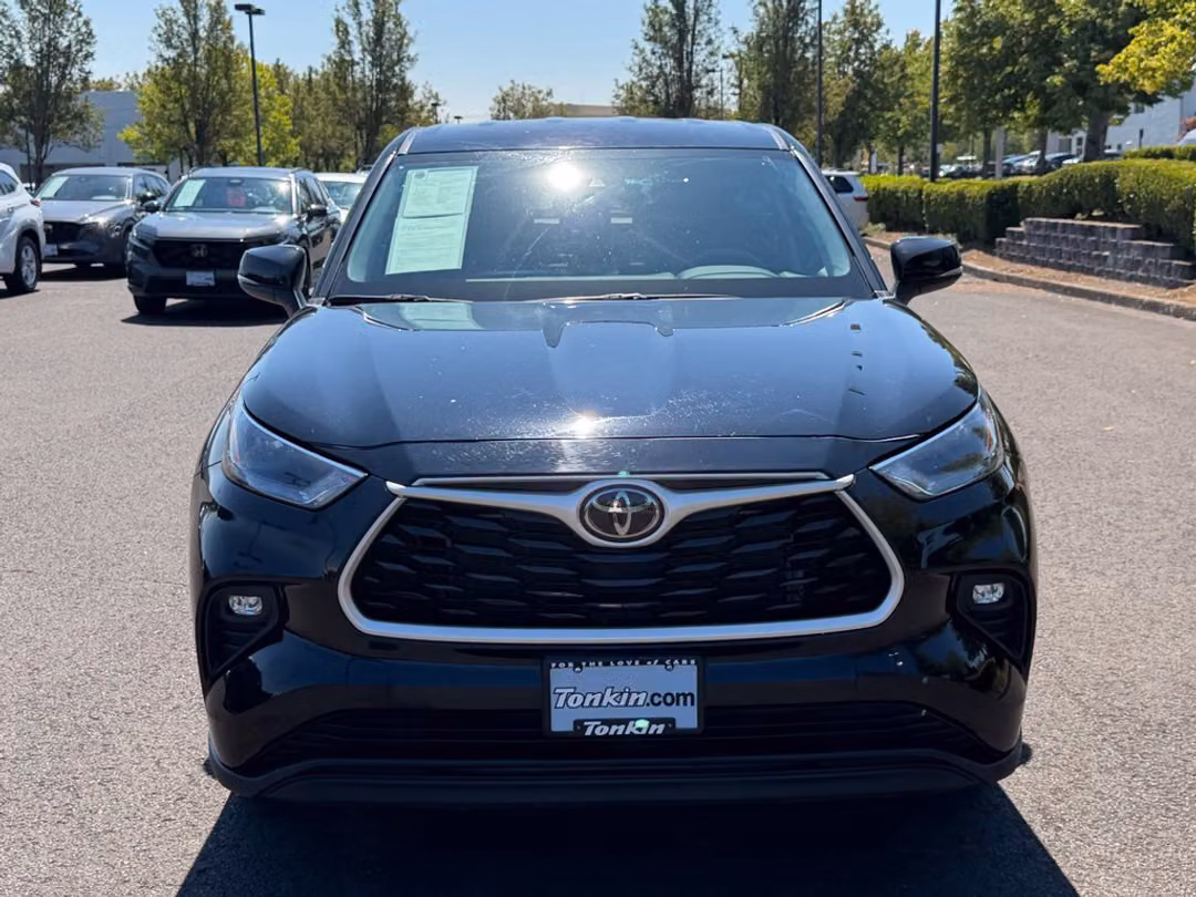 2024 Toyota Highlander LE - Image 3