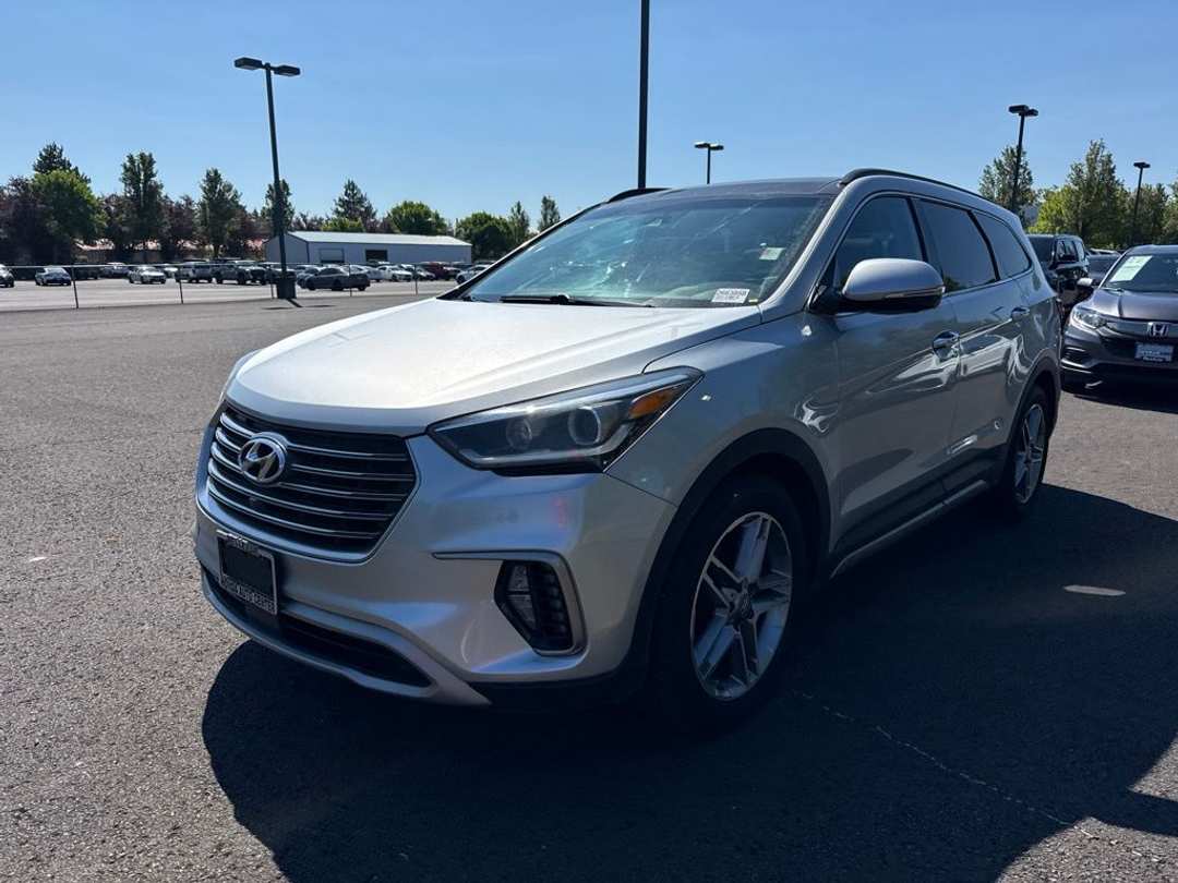 2017 Hyundai Santa Fe Limited Ultimate - Image 3
