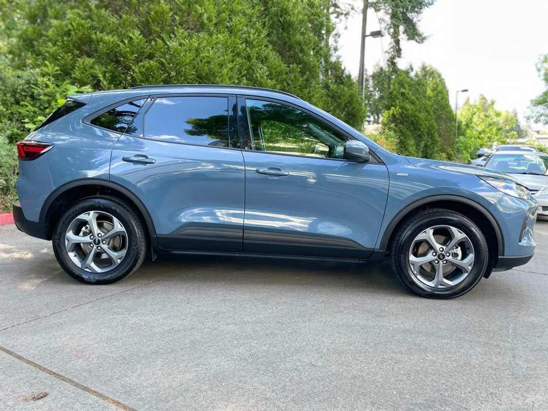 2025 Ford Escape STLine Select - Image 3