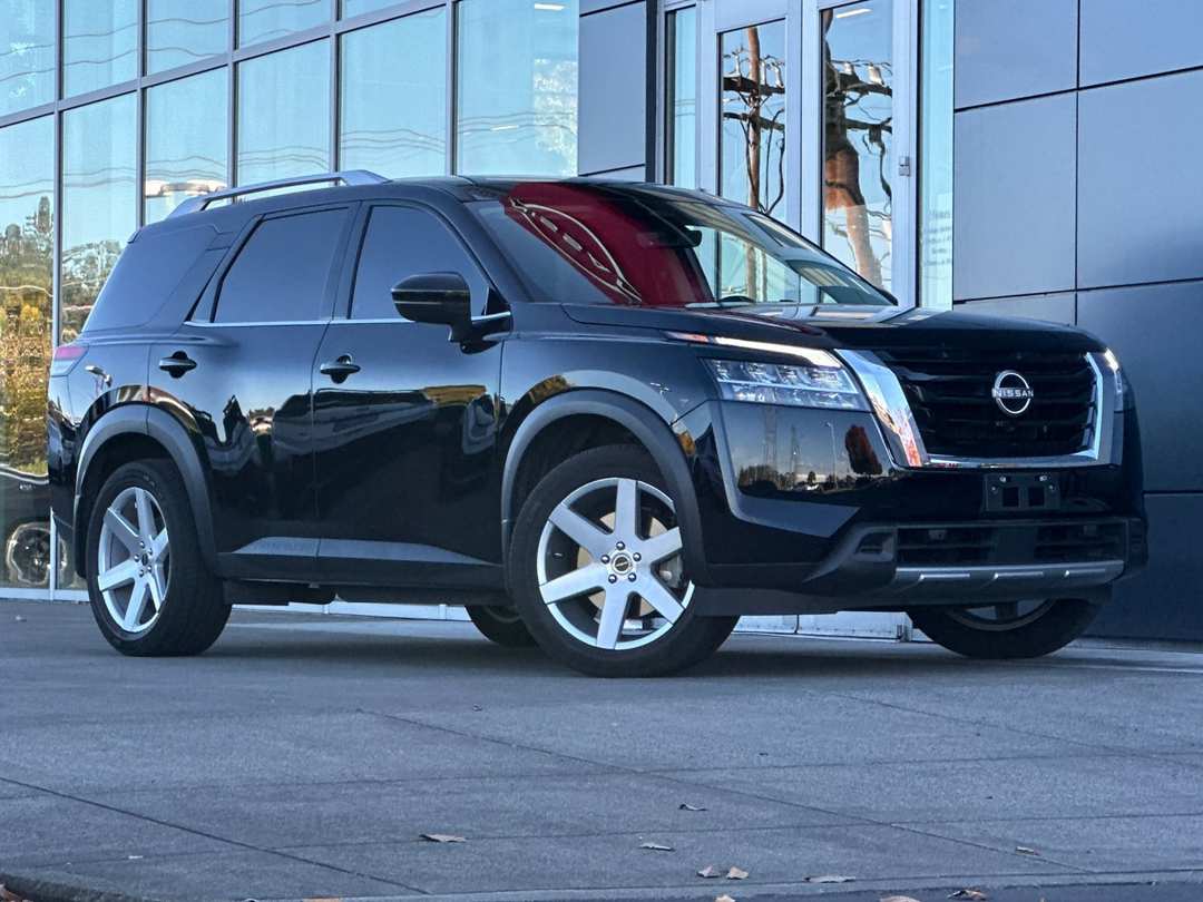 2024 Nissan Pathfinder SL - Image 2