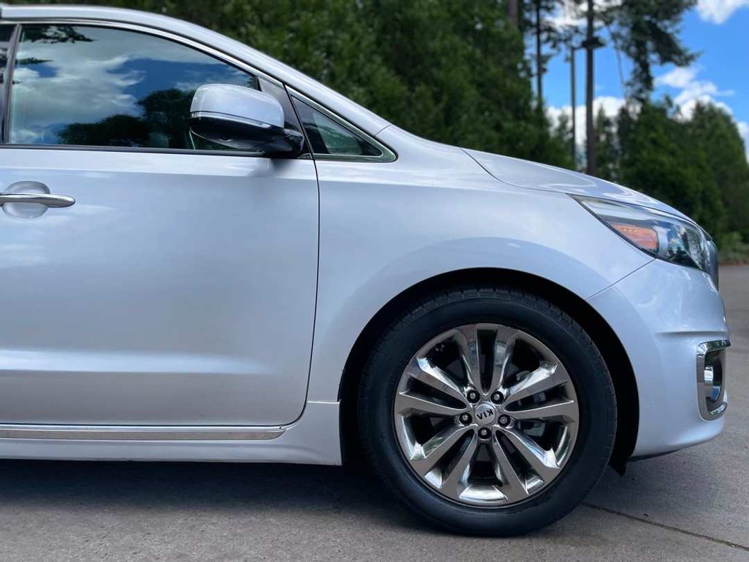 2016 Kia Sedona SXL - Image 2