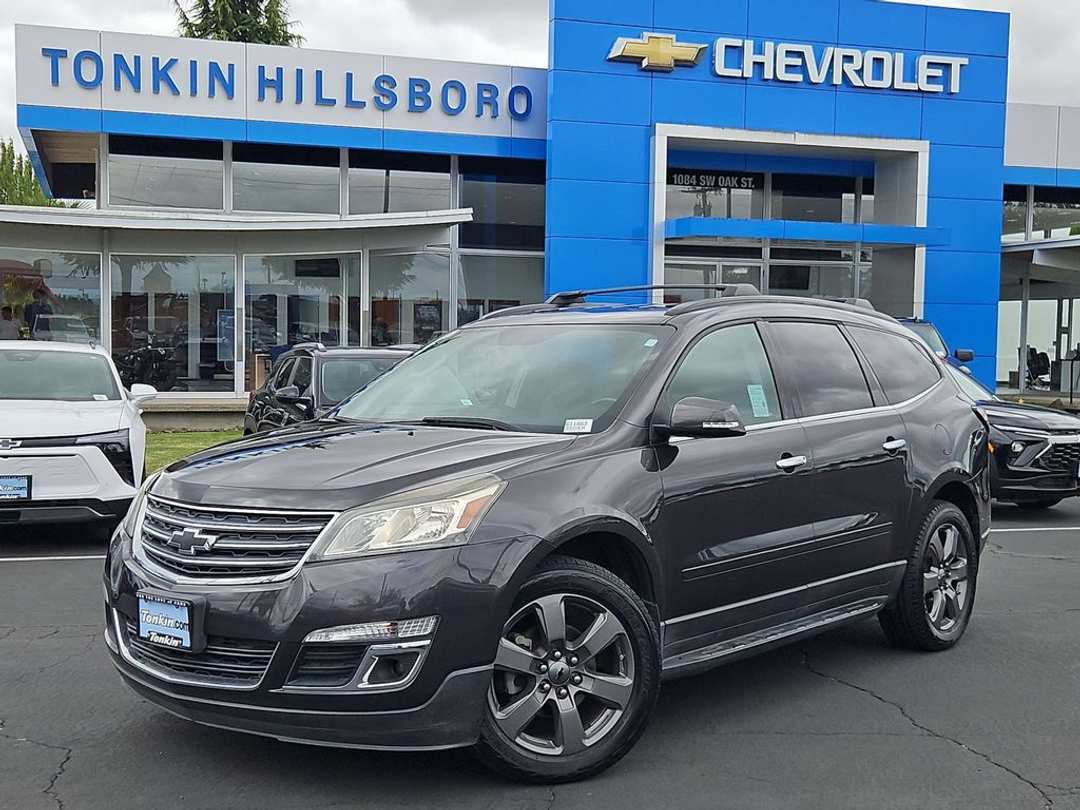 2017 Chevrolet Traverse 2LT - Image 2