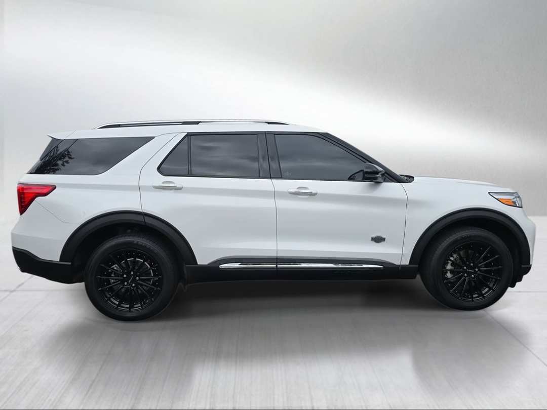 2023 Ford Explorer King Ranch - Image 2