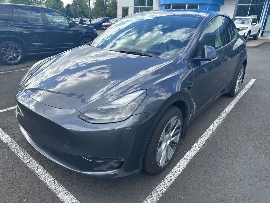2023 Tesla Model Y Long Range - Image 2