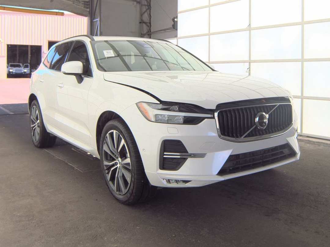 2022 Volvo Xc60 B5 Momentum - Image 2