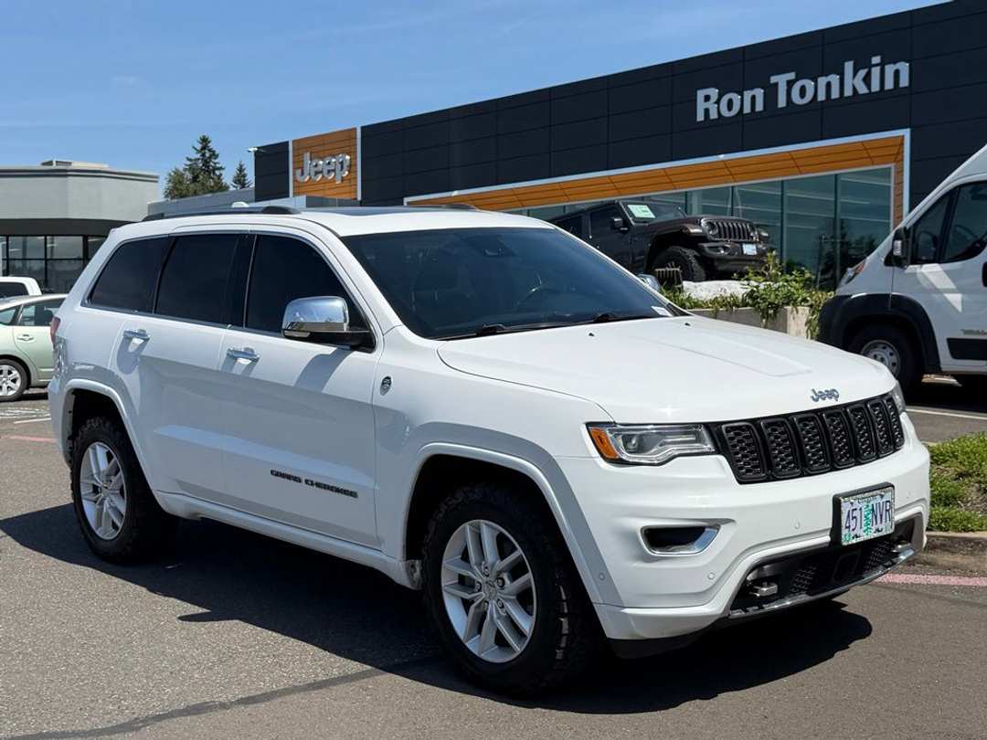 2018 Jeep Grand Cherokee Overland - Image 2