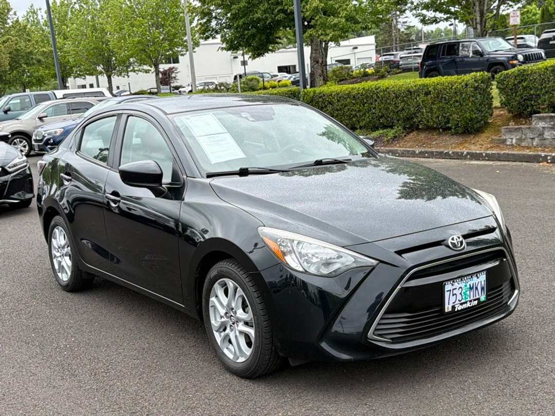 2017 Toyota Yaris Ia Base - Image 2