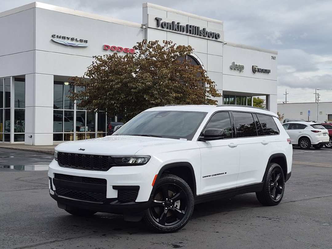 2023 Jeep Grand Cherokee L Altitude - Image 2