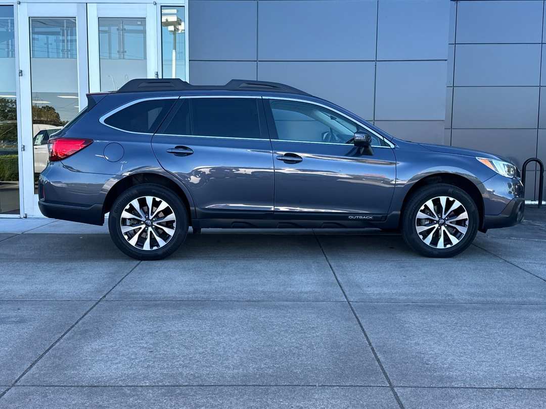 2017 Subaru Outback 2.5i - Image 3