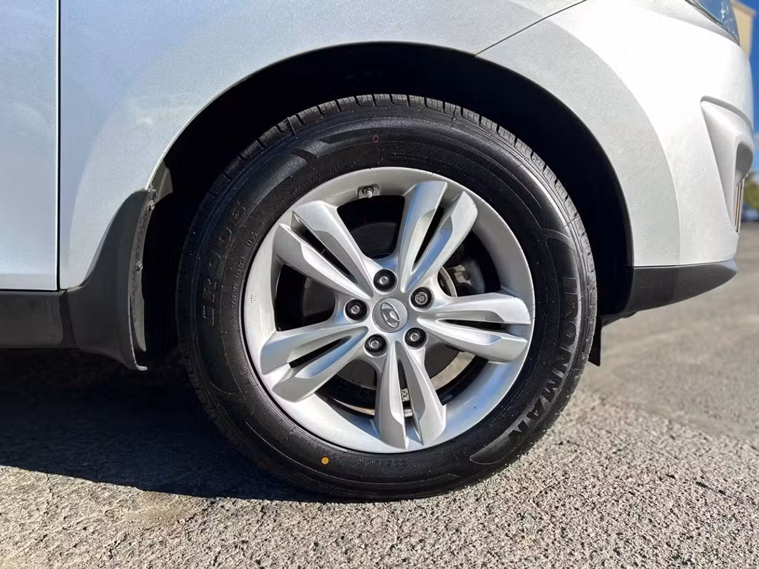 2012 Hyundai Tucson GLS - Image 2