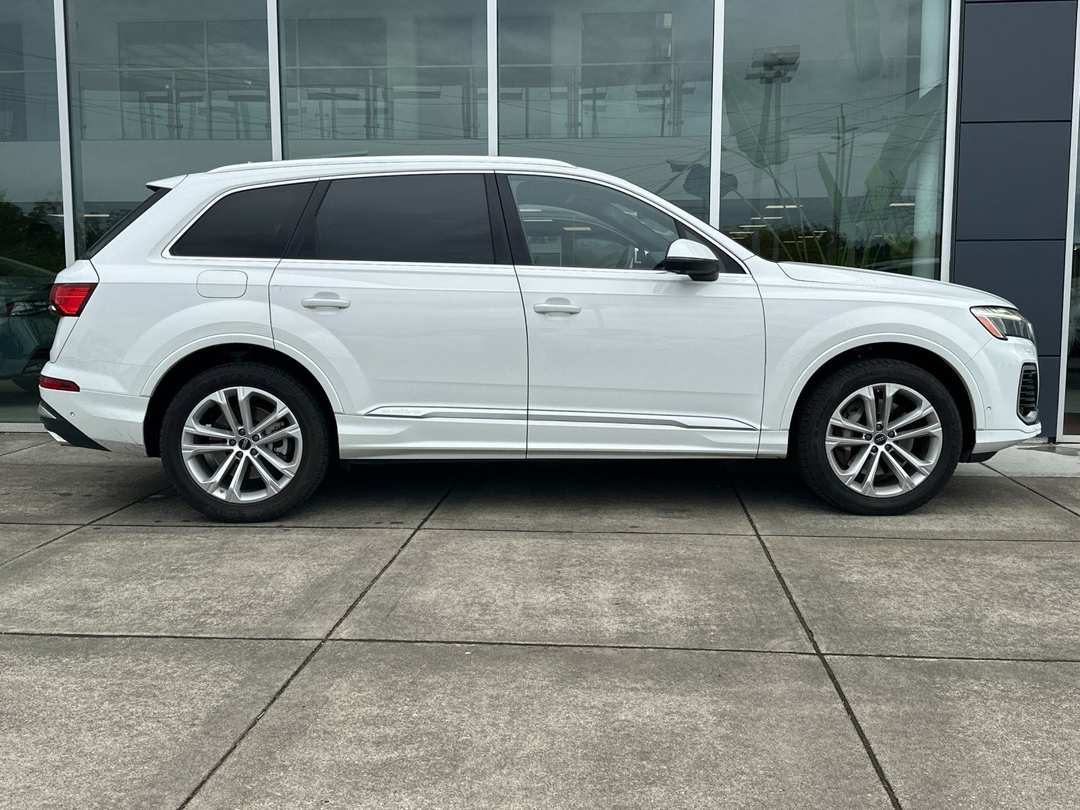 2025 Audi Q7 55 Premium Plus - Image 2