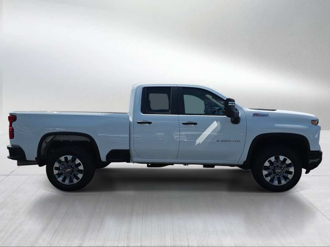 2025 Chevrolet Silverado 2500Hd Custom - Image 2