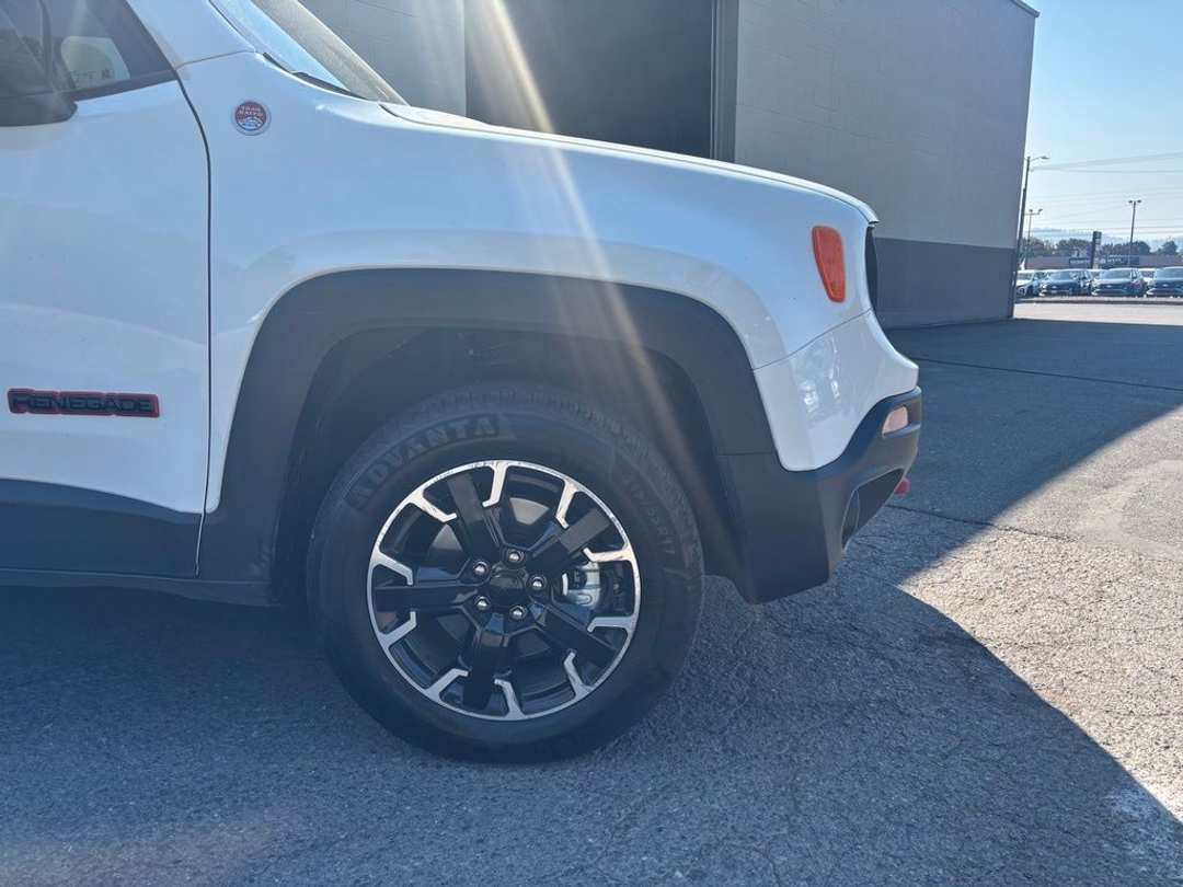 2023 Jeep Renegade Trailhawk - Image 2