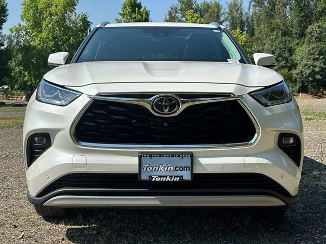 2020 Toyota Highlander Platinum - Image 3