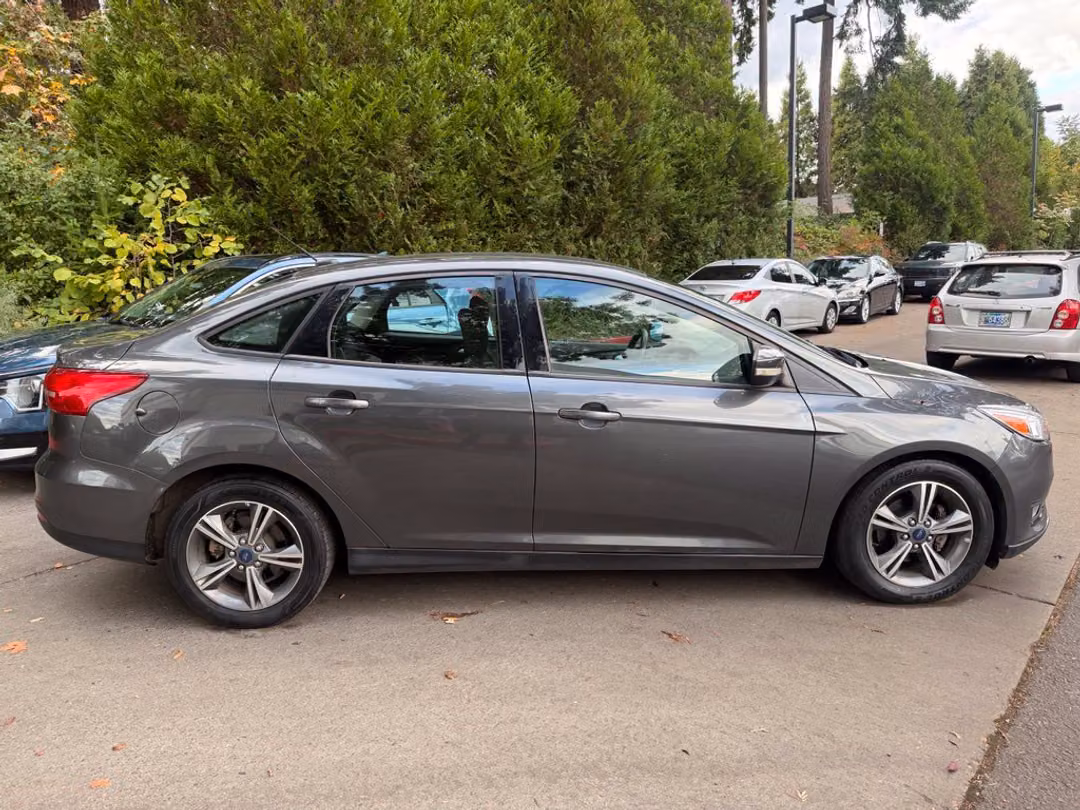 2017 Ford Focus SE - Image 2