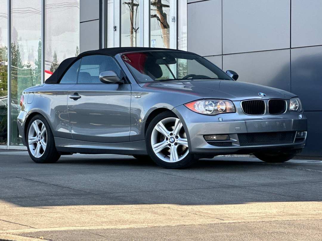 2011 BMW 1 Series 128i - Image 2