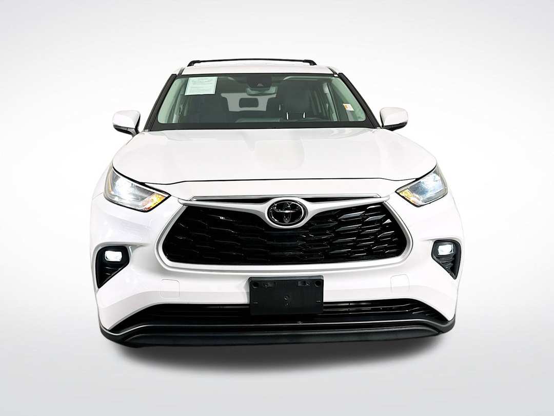 2022 Toyota Highlander LE - Image 2