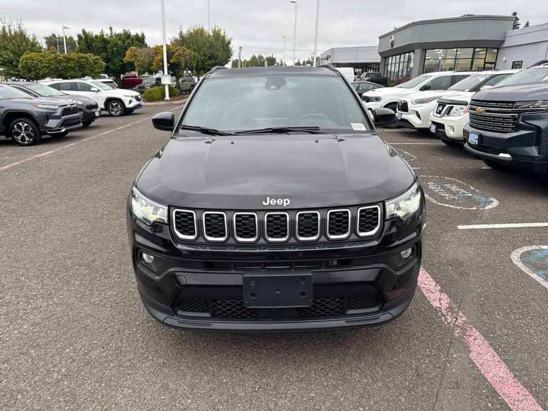 2024 Jeep Compass Latitude - Image 2