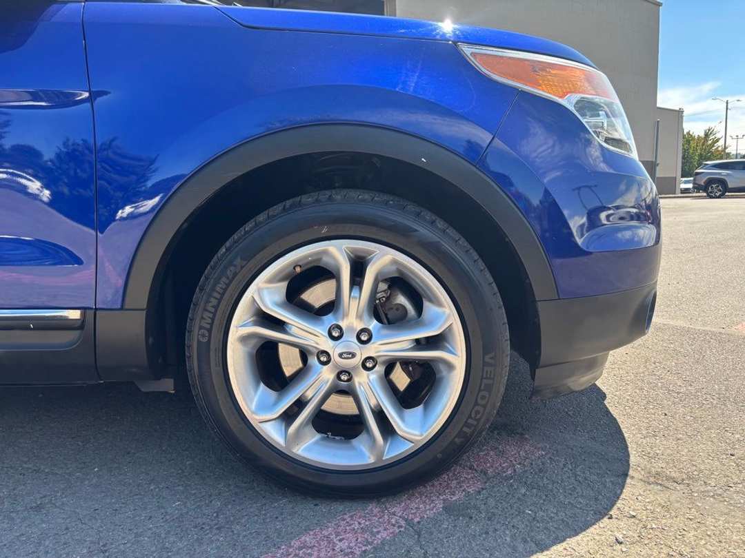 2014 Ford Explorer Limited - Image 2