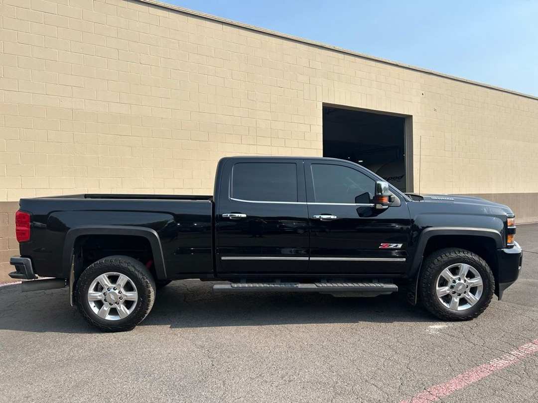 2017 Chevrolet Silverado 2500Hd LTZ - Image 3