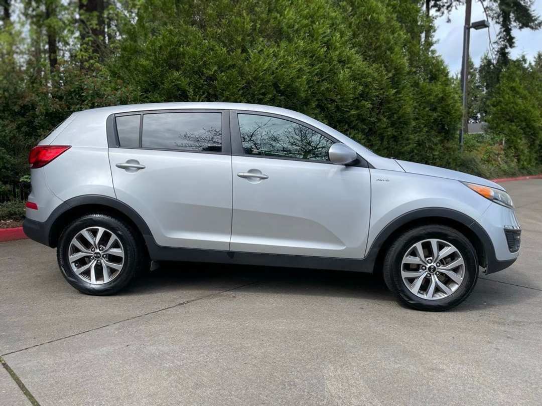 2015 Kia Sportage LX - Image 2