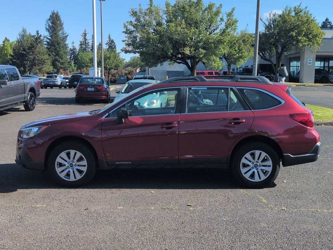 2018 Subaru Outback 2.5i - Image 2