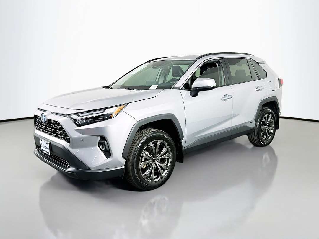 2022 Toyota Rav4 Hybrid XLE Premium - Image 3