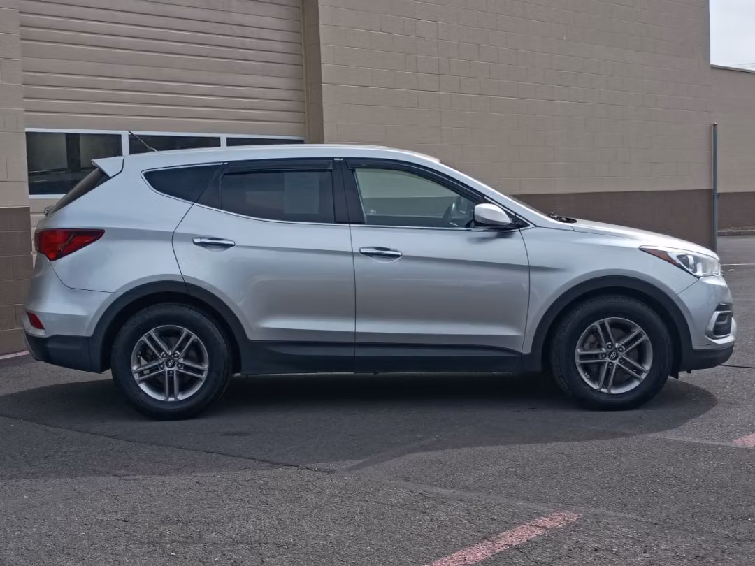 2018 Hyundai Santa Fe Sport 2.4 Base - Image 3