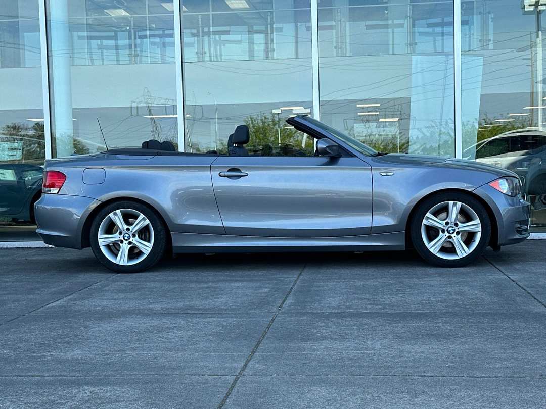 2011 BMW 1 Series 128i - Image 3
