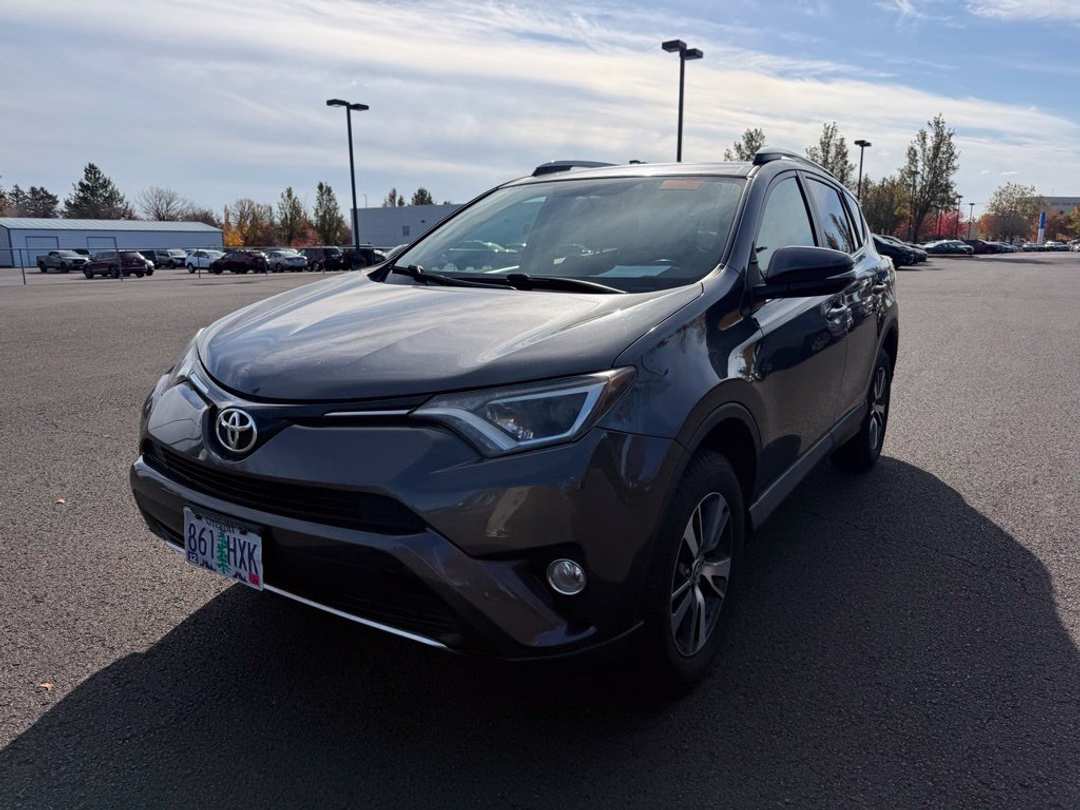 2016 Toyota Rav4 XLE - Image 3