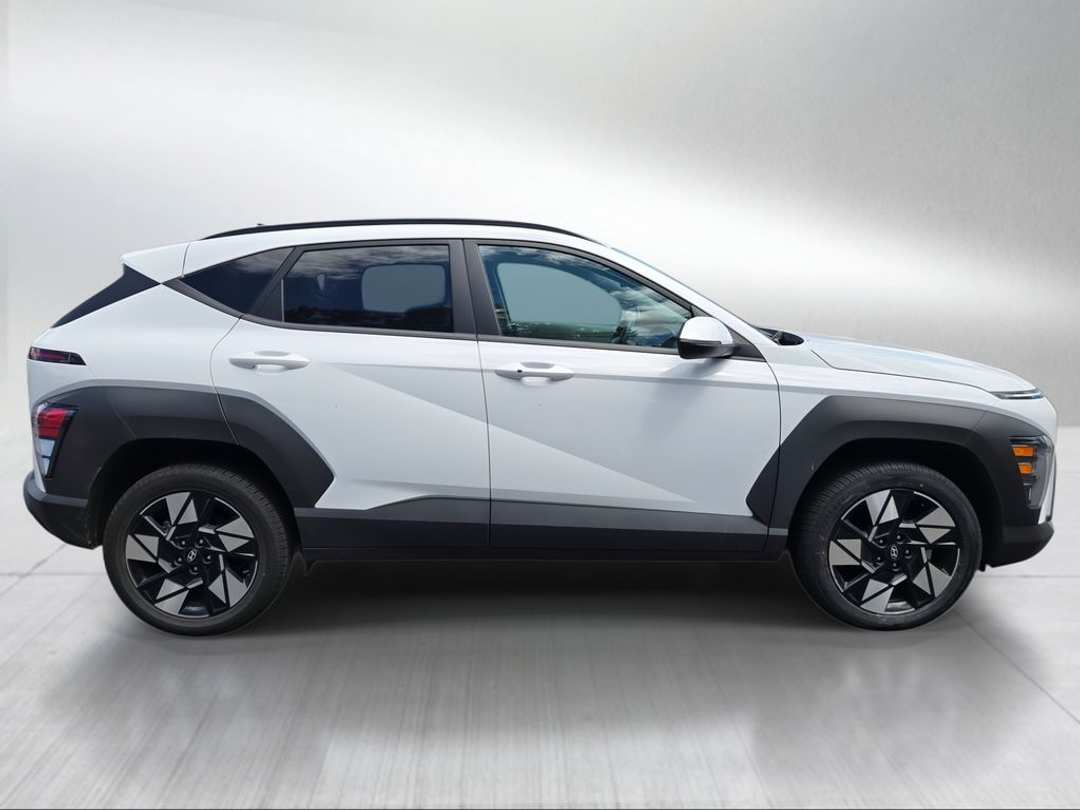 2024 Hyundai Kona SEL - Image 2