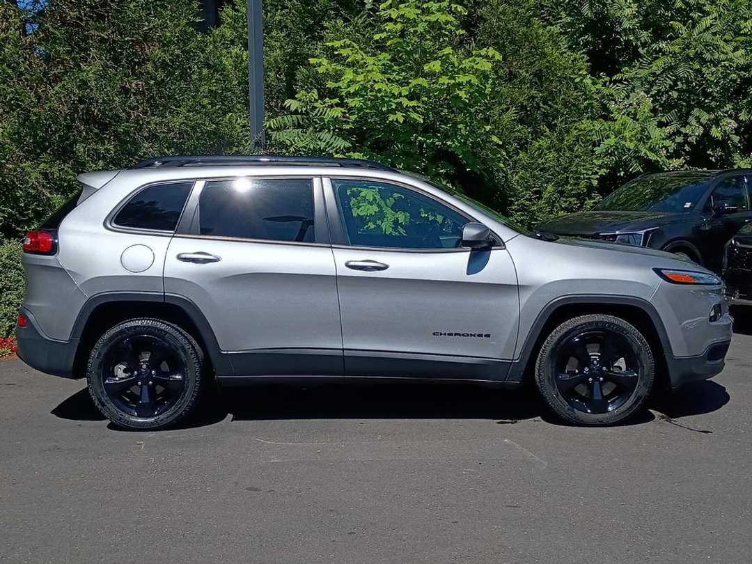 2018 Jeep Cherokee Latitude - Image 3