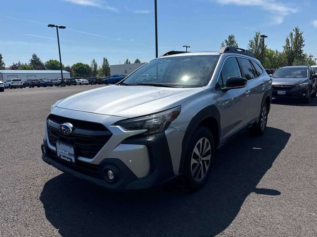 2023 Subaru Outback Premium - Image 3