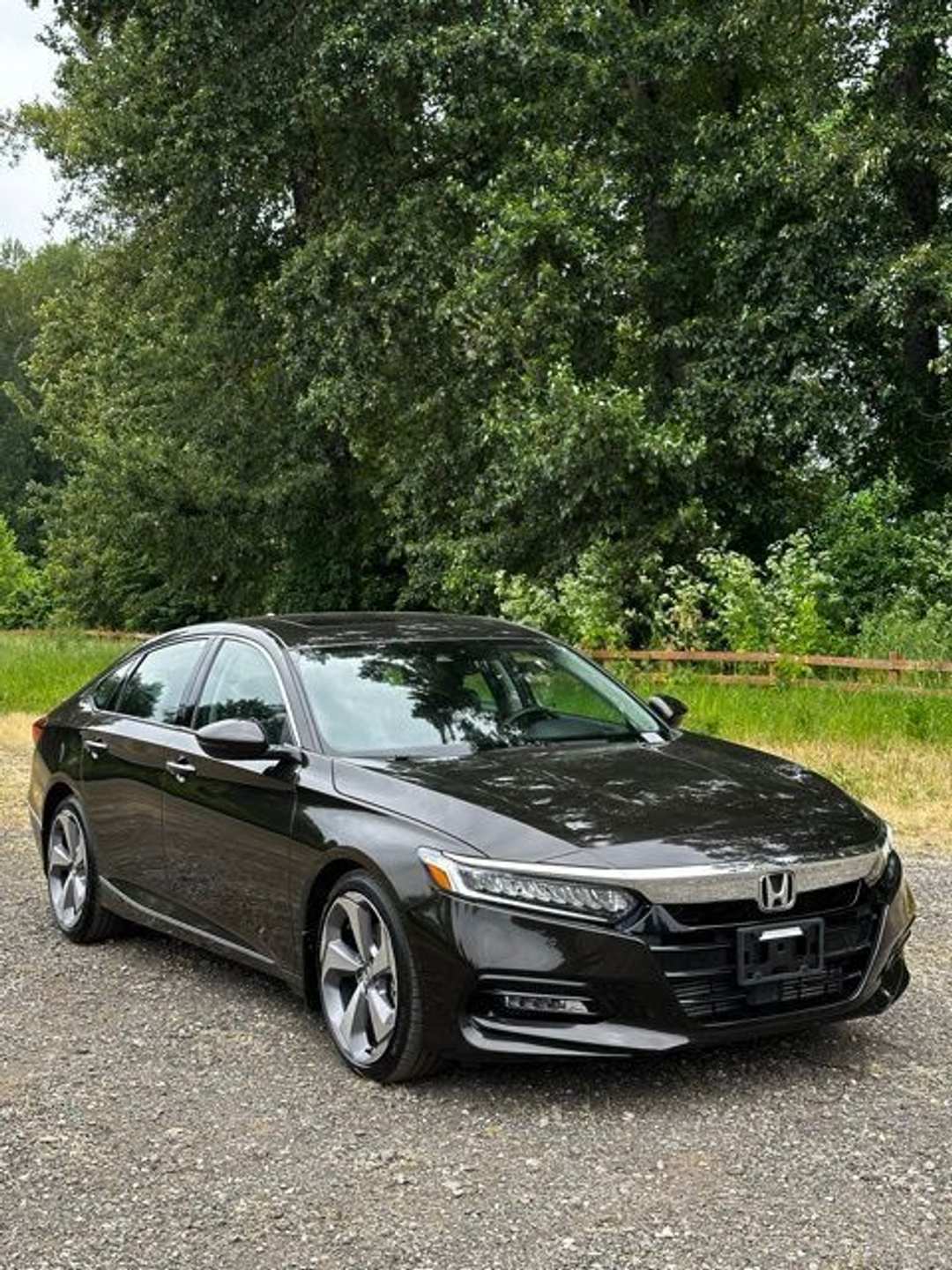 2018 Honda Accord Touring - Image 2