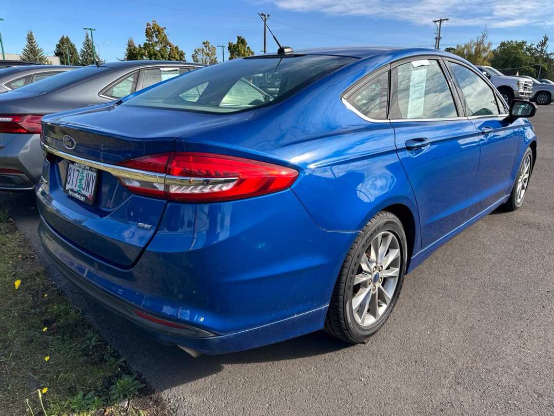 2017 Ford Fusion SE - Image 3