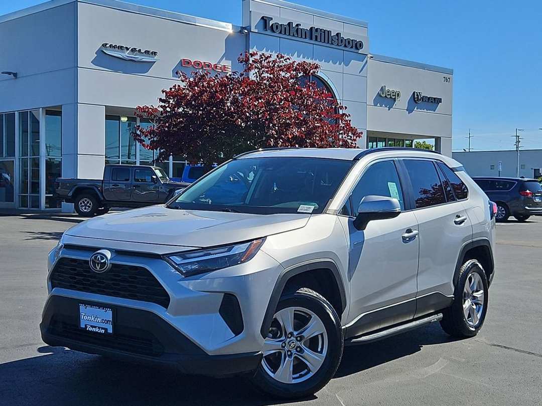 2022 Toyota Rav4 XLE - Image 2