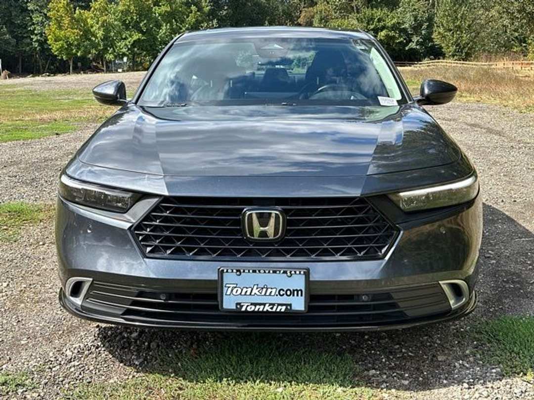 2023 Honda Accord Hybrid Touring - Image 3
