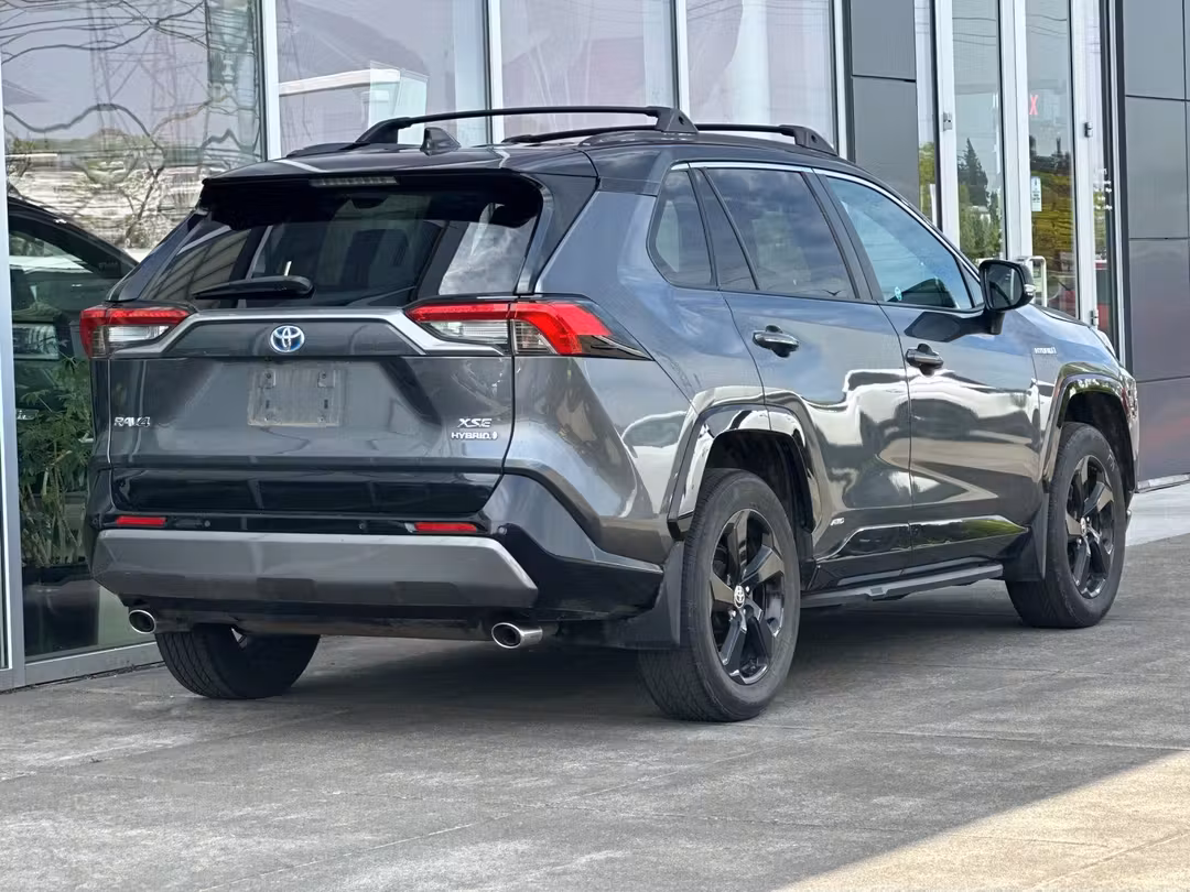 2021 Toyota Rav4 Hybrid XSE - Image 3