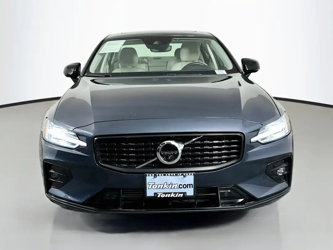 2021 Volvo S60 T5 Momentum - Image 2