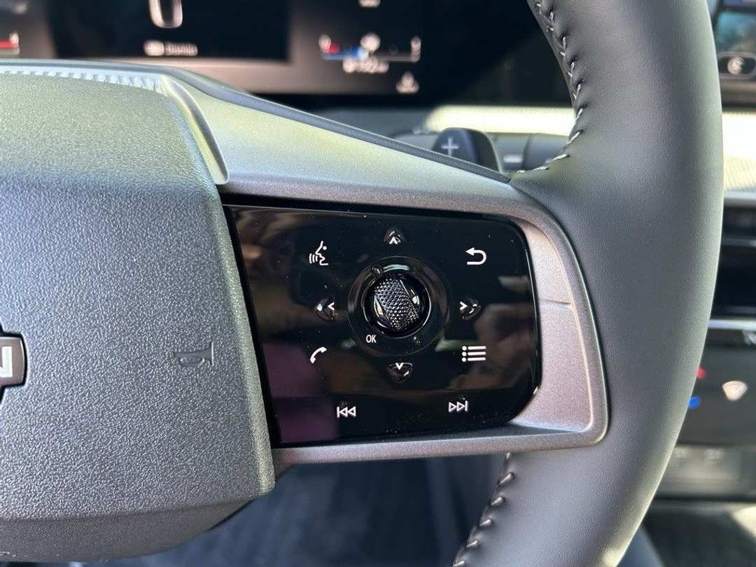 2025 Nissan Murano SV - Photo 13