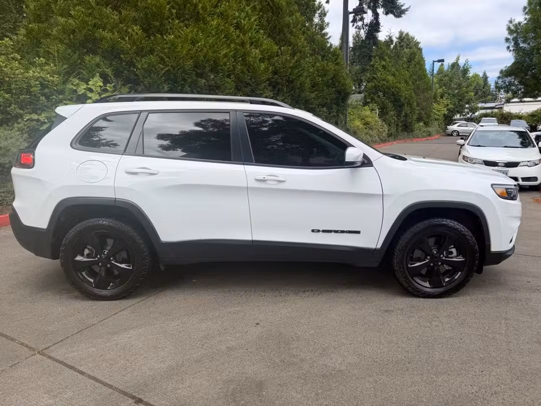2021 Jeep Cherokee Altitude - Image 2