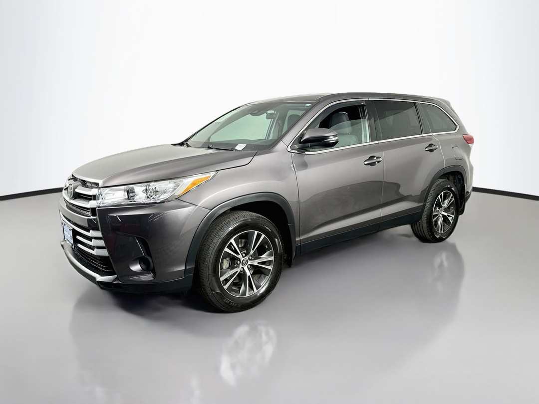 2019 Toyota Highlander LE - Image 3