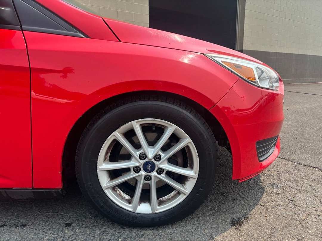 2016 Ford Focus SE - Image 2