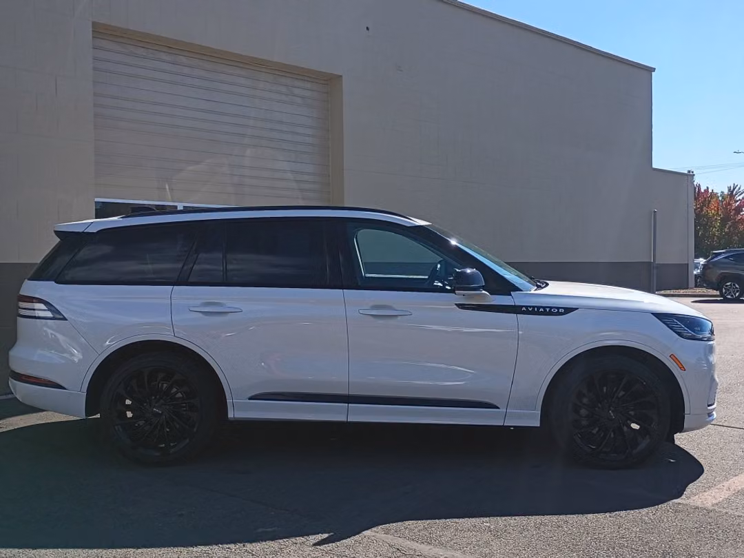 2025 Lincoln Aviator Reserve - Image 3