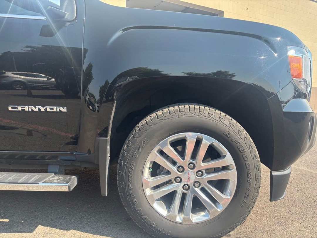 2017 GMC Canyon SLT - Image 2