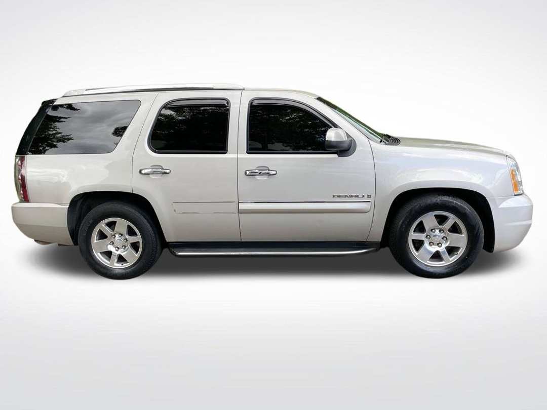 2007 GMC Yukon Denali - Image 2