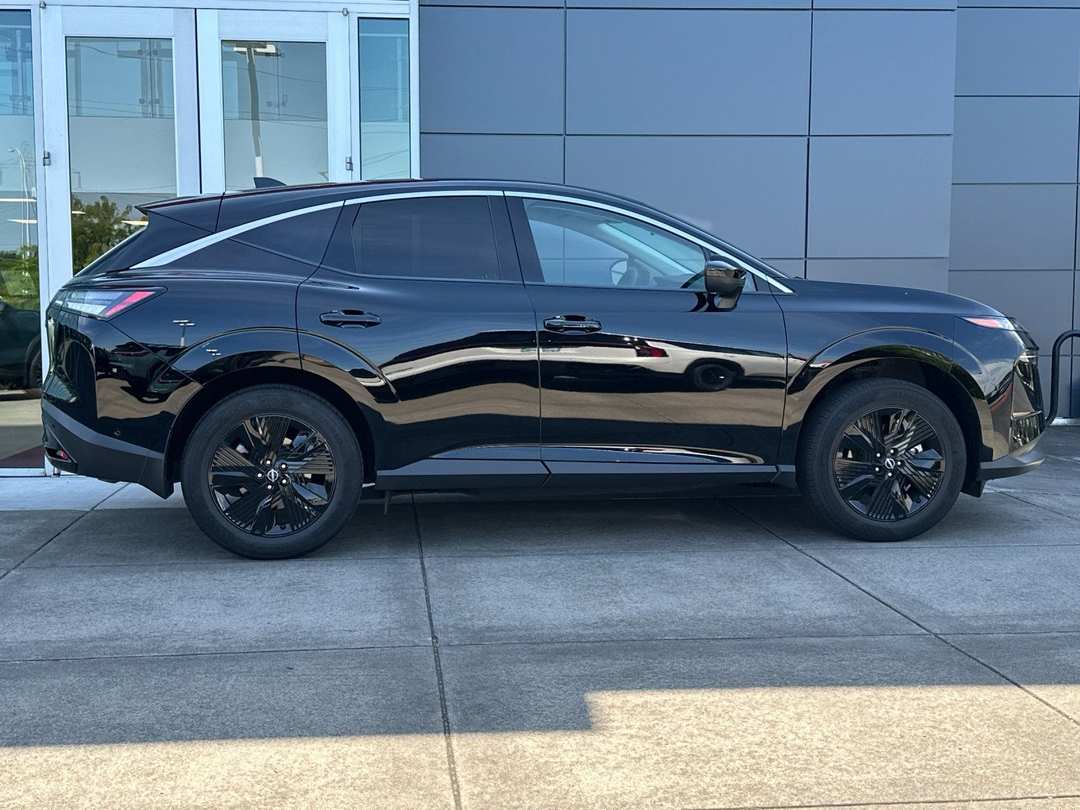 2025 Nissan Murano SV - Image 2