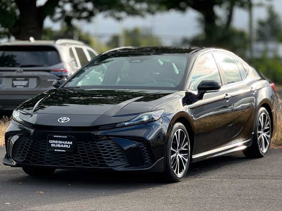 2025 Toyota Camry SE - Image 3