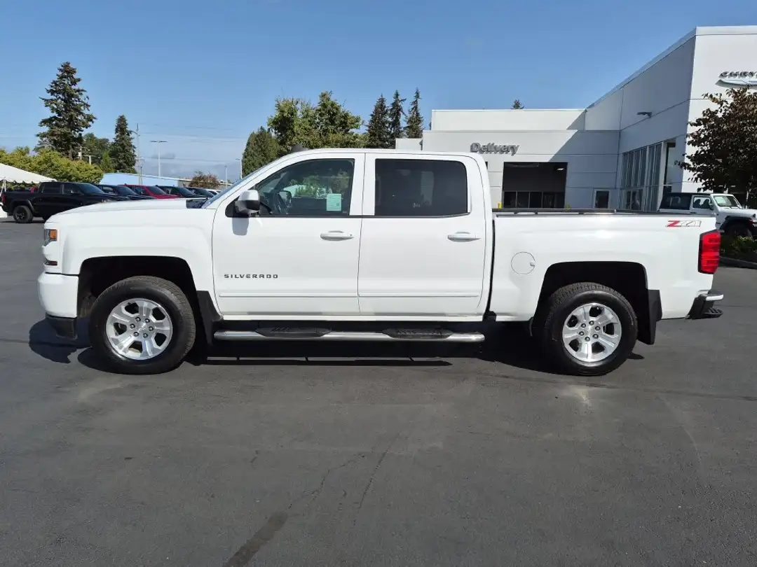 2018 Chevrolet Silverado 1500 LT - Image 3